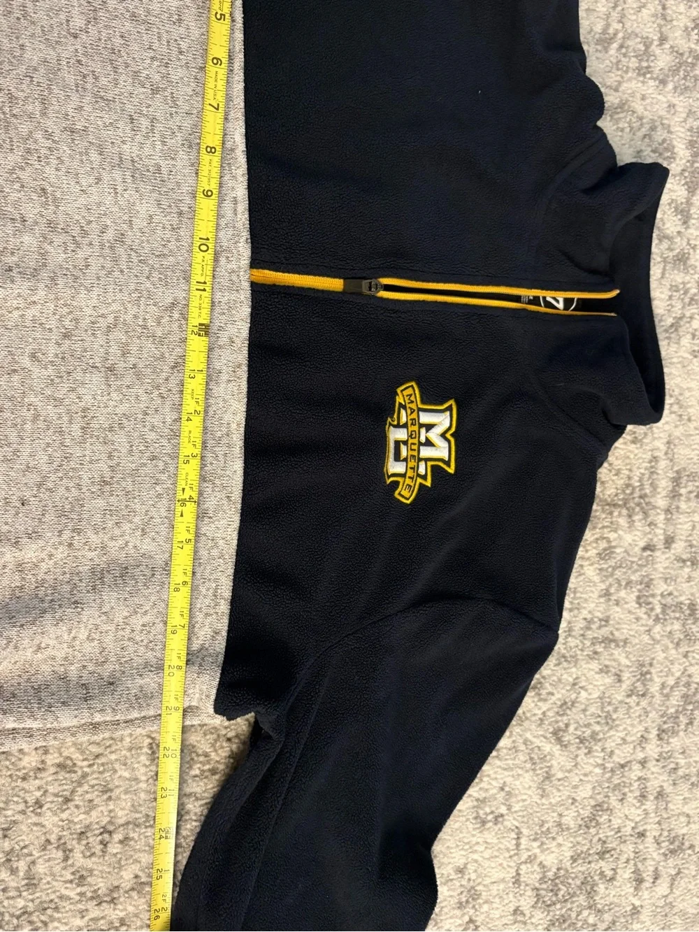 Men’s Large 47 Brand Marquette Golden Eagles Navy Grey Quarter Zip Sweater